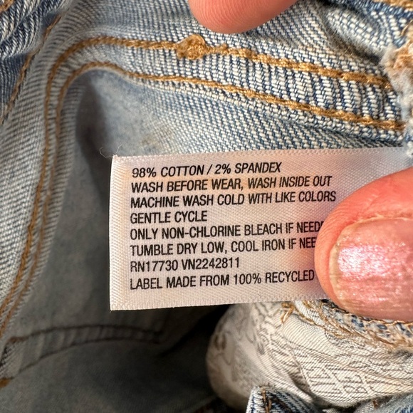 Wild Fable women’s high rise distressed jean shorts size 6 - Picture 5 of 9